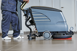 Cleaner-using-floor-polishing-machine