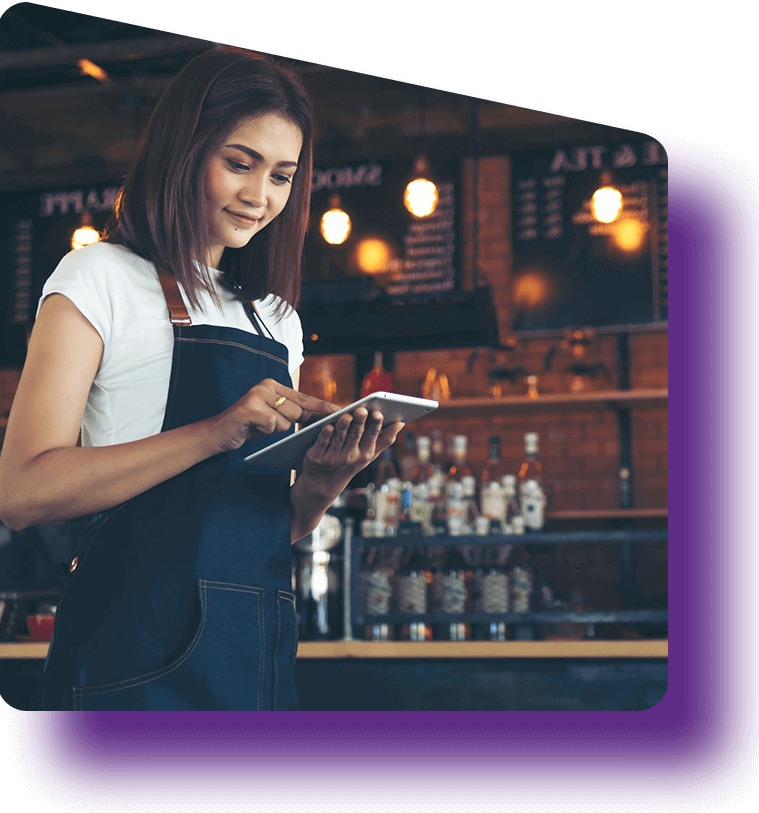 barista-using-mpro5-on-tablet-food-quality-audit