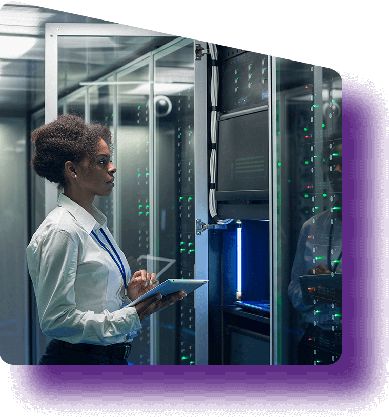employee-using-mpro5-tablet-datacentre-1