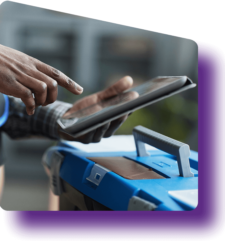 maintenance-employee-holding-tablet-mpro5-1