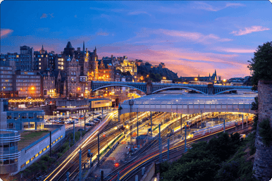edinburgh waverley bridge at night