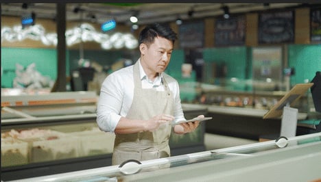 supermarket-employee