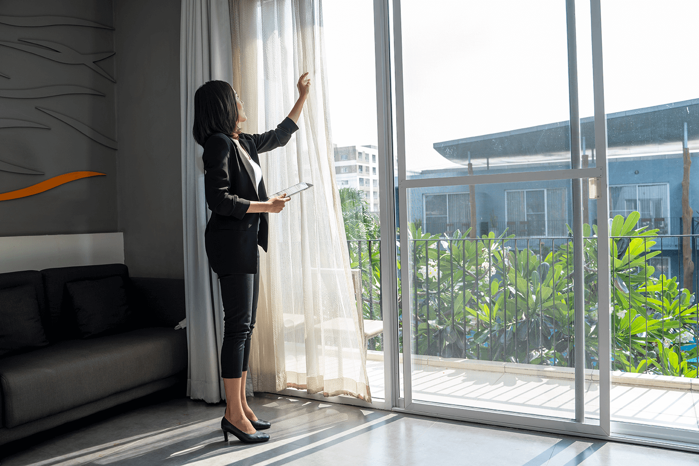 a building manager using a tablet to audit individual rooms for cleanlinesss